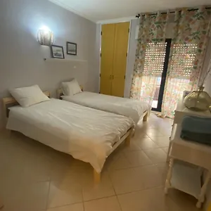  Apartamento Charming Two Bedroom